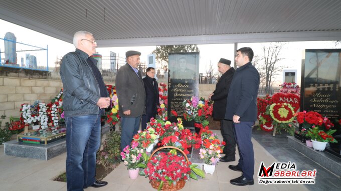 İcra başçısı 31 dekabr - Dünya Azərbaycanlılarının Həmrəyliyi Günü və Yeni il bayramı ərəfəsində şəhidləri yad edib