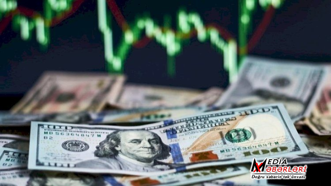 Rusiyada əhali daha çox dollar satmağa başlayıb