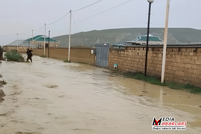 Hacıqabulda üç kənd təhlükədə: Yaşayış evlərini sel basıb