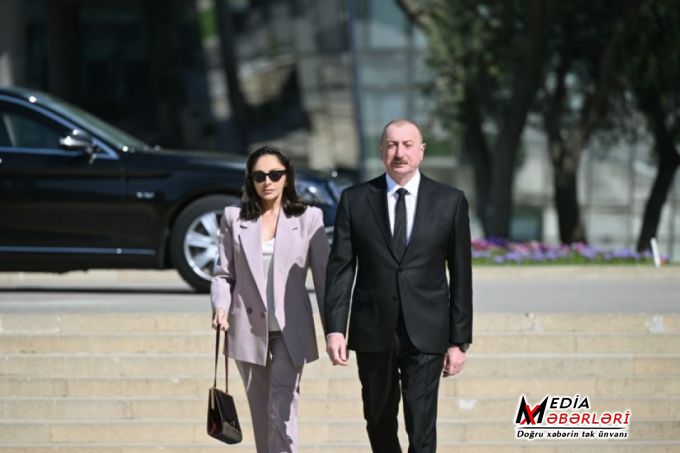 Prezident və birinci xanım faşizm üzərində Qələbə uğrunda mübarizədə həlak olan Azərbaycan övladlarının xatirəsini ehtiramla anıblar - FOTO - YENİLƏNDİ Prezident və birinci xanım faşizm üzərində Qələbə uğrunda mübarizədə həlak olan Azərbaycan övladlarının xatirəsini ehtiramla anıblar - FOTO - YENİLƏNDİ