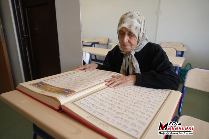 87 yaşlı türkiyəli qadın cəmi altı aya Quran tilavətini mənimsəyib