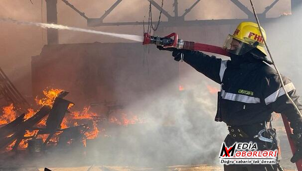 Bakıda binada yanğın başladı