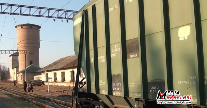 "Yaxınlaşanda gördüm ki, uşaqların biri yerdədir": Doqquzuncu sinif şagirdini dəmir yolunda cərəyan vurdu - VİDEO "Yaxınlaşanda gördüm ki, uşaqların biri yerdədir": Doqquzuncu sinif şagirdini dəmir yolunda cərəyan vurdu - VİDEO