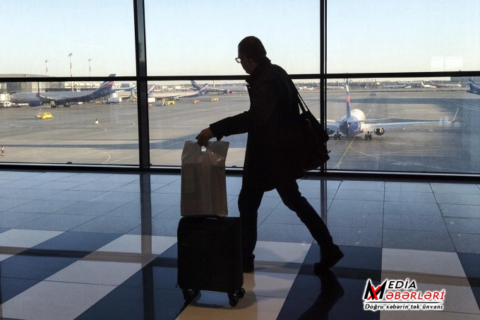 Venesueladakı vəziyyət Karib hövzəsindəki ölkələrə təsir etdi - Minlərlə turist hava limanlarında qaldı