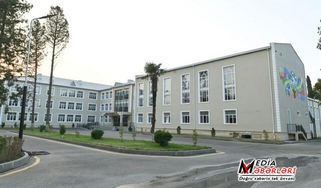 Bakıda məktəbdə müəllim direktor müavinini DÖYDÜ