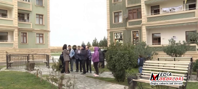 Atasız-anasızlar soyuqdan donur: Müdir haqqını tələb edənləri hədələyir