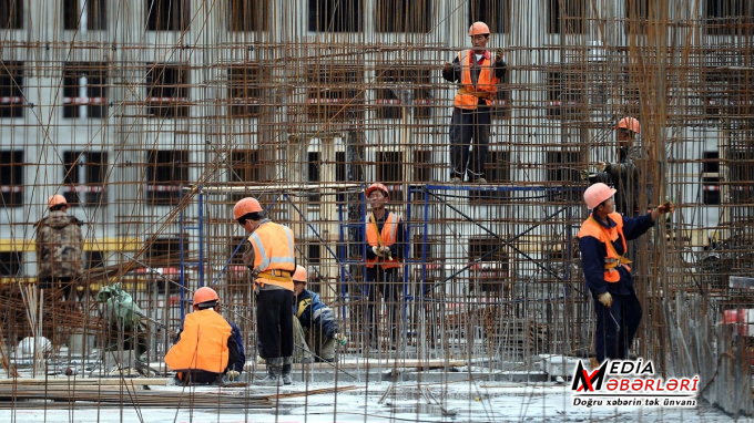 Rusiyada miqrantlarla bağlı yeni qaydalar müəyyənləşdi: Əcnəbilərin qazancları avtomatik bəlli olacaq