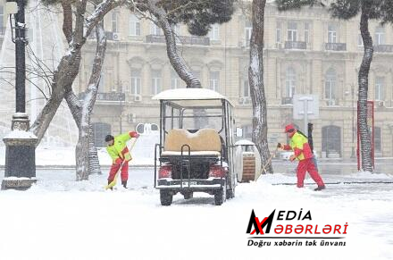 Bakıda qar intensivləşdi - Video