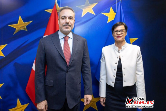 AVROPA BİRLİYİ TÜRKİYƏNİN AYAĞINA GƏLİR - AB komissarı Ankaraya niyə gedib?