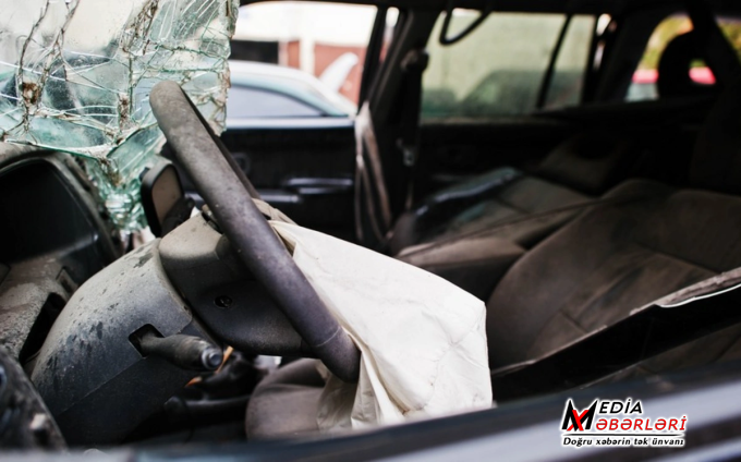 Mingəçevirdə dəhşətli hadisə: Sürücüsü sükan arxasında ölən mikroavtobus idarəetmədən çıxdı