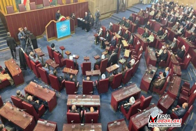 İran yeni dini liderini seçdi