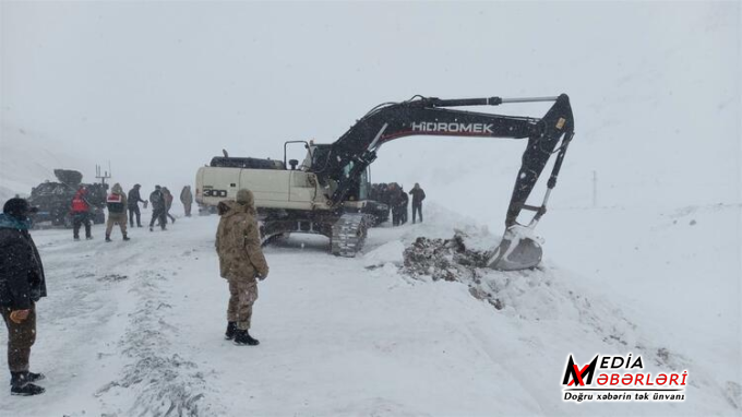Kəlbəcər yolunda qar uçqunu baş verdi