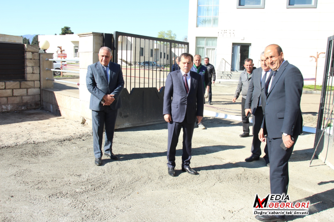 İcra başçısı xəstəxananın həyətində aparılan cari təmir işləri ilə tanış olub