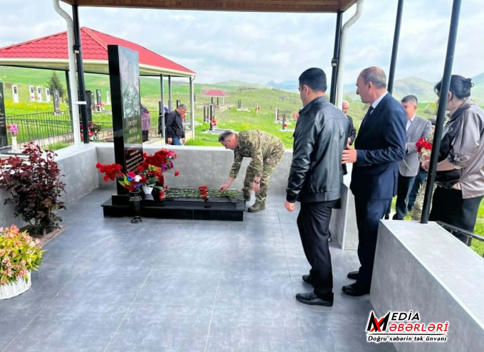 Xüsusi Təyinatlı Qüvvələrin  Komandanı Əfsanəvi Kəşfiyyatçı, Şəhid kapitan Mühüd Orucovun məzarını və ailəsini ziyarət edib