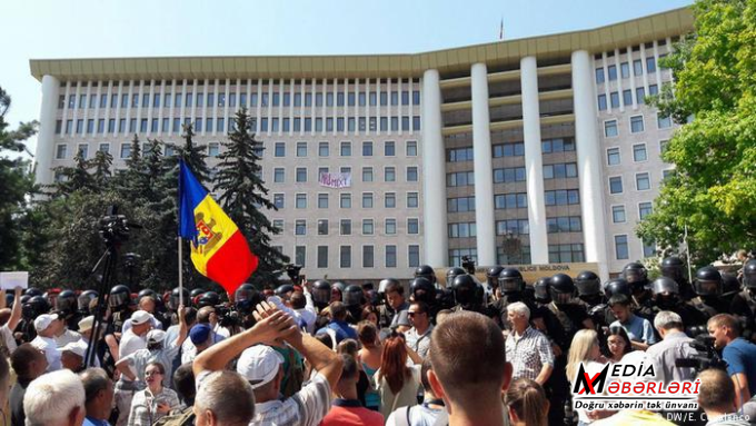 Bu ölkə də Rusiya diplomatını ölkədən qovur?