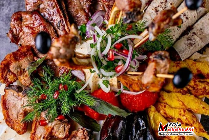 Kababın tikəsi azalır, qiyməti isə artır - Restoranlarda "yenilik" Kababın tikəsi azalır, qiyməti isə artır - Restoranlarda "yenilik"