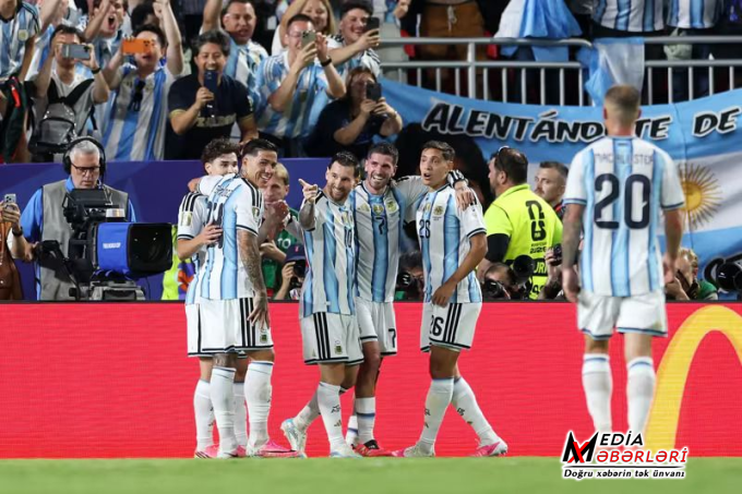 Argentina Əlcəzairi məğlub etdi, Messi tarixi rekorda çatdı Argentina Əlcəzairi məğlub etdi, Messi tarixi rekorda çatdı