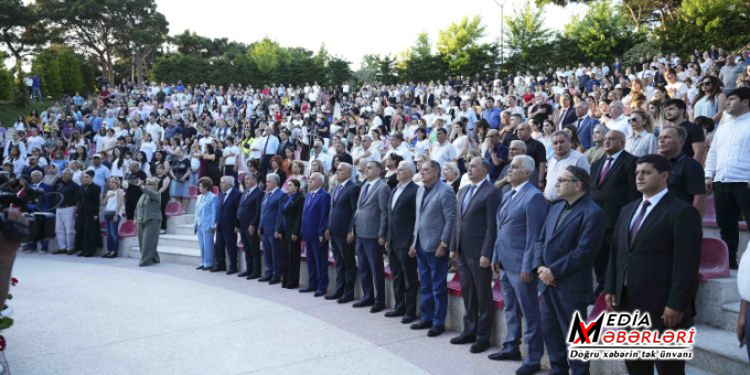 Xətai rayonunda Xalq şairi Sabir Rüstəmxanlının 80 illik yubileyinə həsr olunmuş təntənəli tədbir keçirilib+FOTOLAR Xətai rayonunda Xalq şairi Sabir Rüstəmxanlının 80 illik yubileyinə həsr olunmuş təntənəli tədbir keçirilib+FOTOLAR