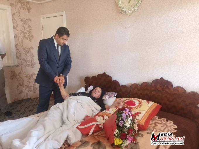 İcra başçısı şəhid anasını ziyarət edib - FOTOLAR İcra başçısı şəhid anasını ziyarət edib - FOTOLAR