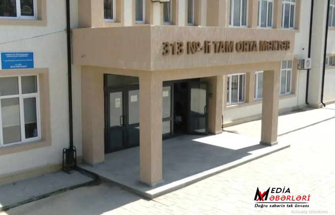 Bakıda məktəb qalmaqalı: Valideynlər övladlarının kənarlaşdırıldığını iddia edirlər - VİDEO