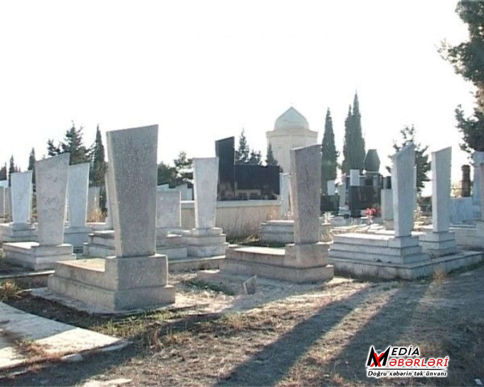Ölümündən əvvəl özünə başdaşı sifariş edibmiş...