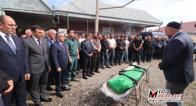 İcra başçısı Milli Qəhrəman Aqil Musayevin anasının dəfn mərasimində iştirak edib